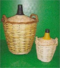 Bonbonnes en verre habillées d'osier
