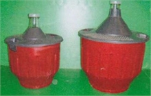 Bonbonnes en verre habillées plastique plein rouge